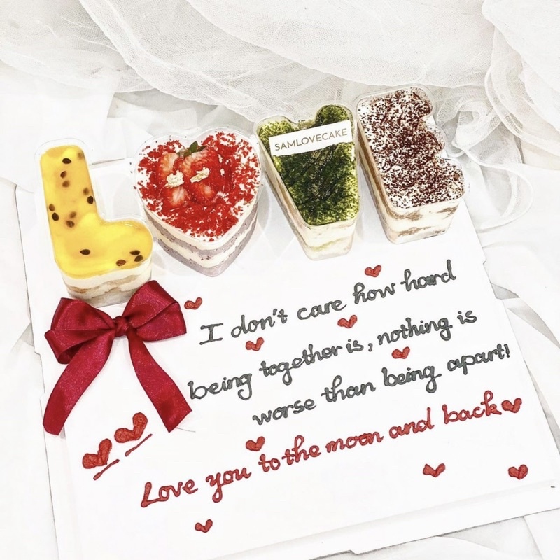 Hộp mica + set cốc chữ I LOVE U đựng bánh