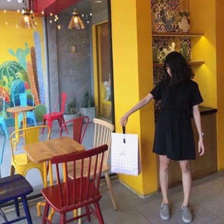 ĐẦM NƠ LƯNG ĐEN ĐƠN GIẢN HỞ ÍT PHÍA SAU LƯNG