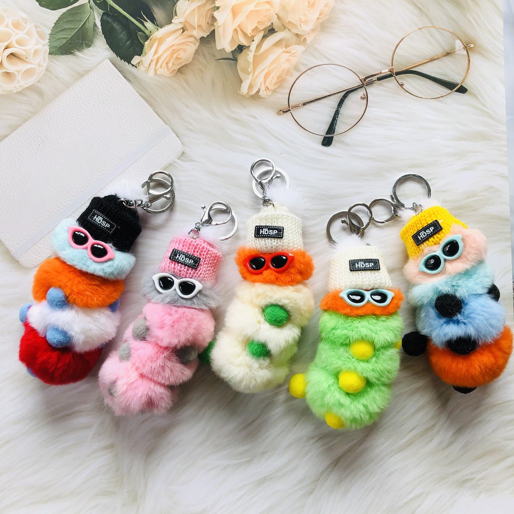 Móc khóa hình con sâu bướm mũ dễ thương