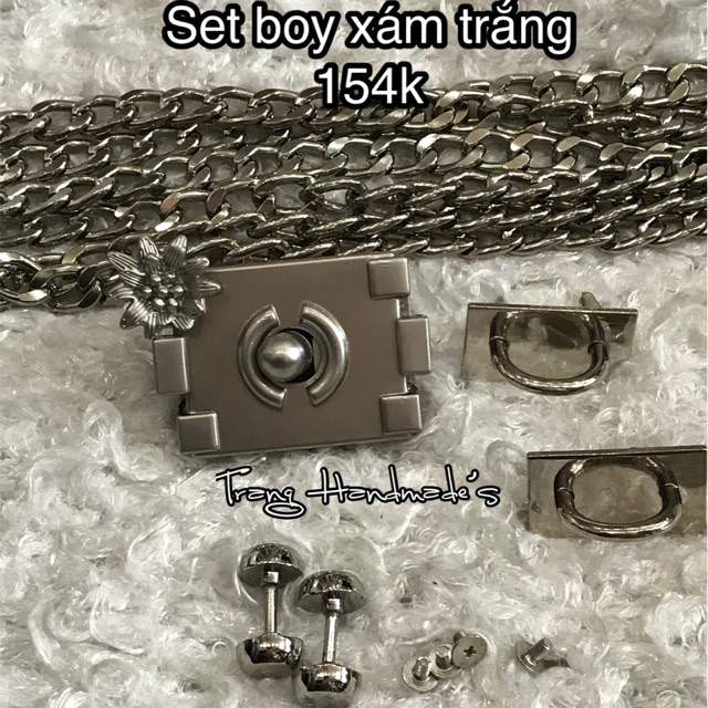 Set boy xám trắng