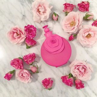 Nước hoa Valentino hồng bông