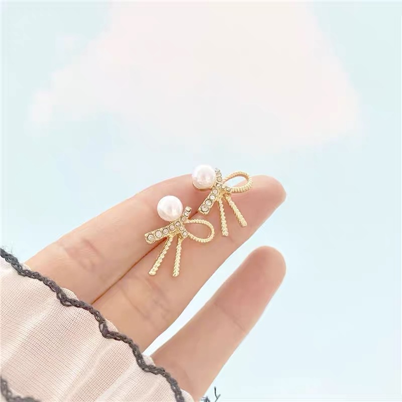 Khuyên Tai Nơ Đính Đá Và Ngọc Trai Phong Cách Hàn Quốc