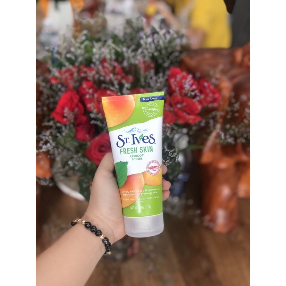 Sữa rửa mặt ST.IVES Fresh Skin Apricot Scrub tươi mát hương mơ