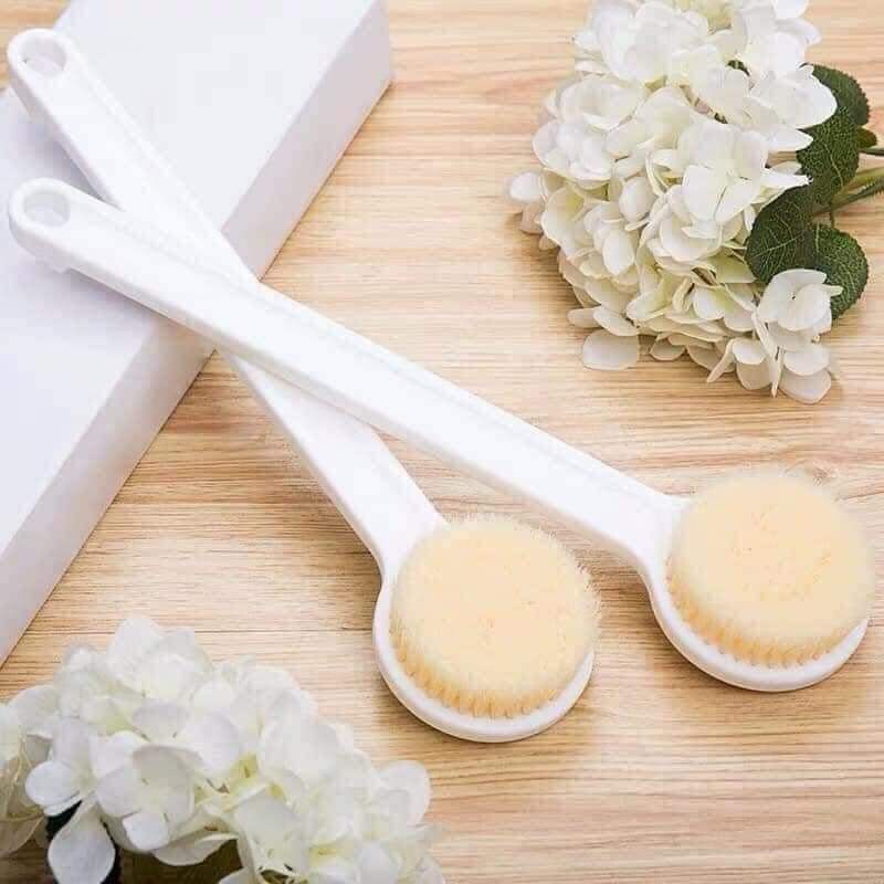 Bàn chải cọ lưng làm sạch tế bào chết đơn giản và sạch sẽ