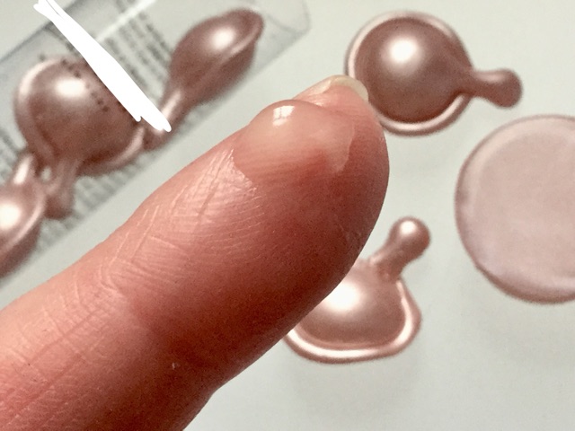 Tinh chất dưỡng da, chống lão hoá dạng viên nang Elizabeth Arden Retinol Ceramide Capsules