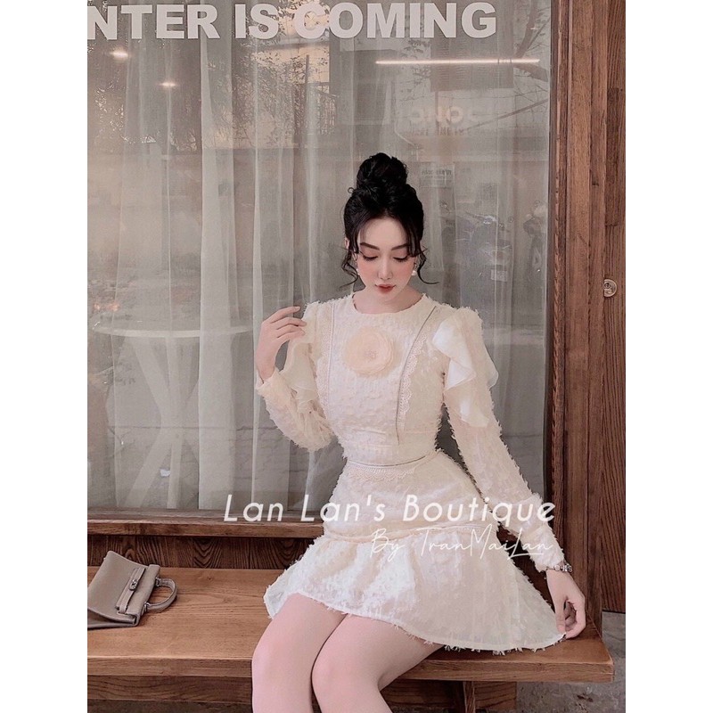 ĐẦM LÔNG VŨ ĐUÔI CÁ KÈM HOA