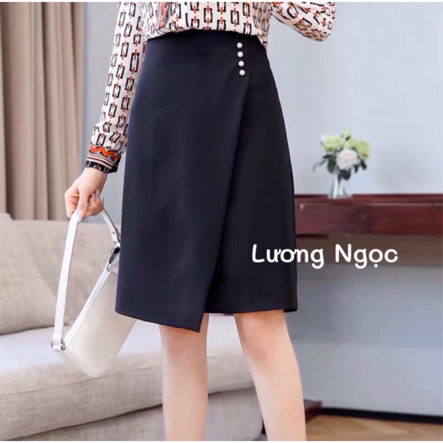Chân váy dáng suông đắp vạt đính cúc thời trang | BigBuy360 - bigbuy360.vn