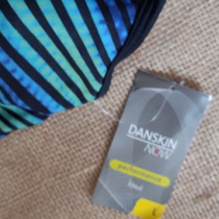 Bra tập Danskin, hàng xuất dư