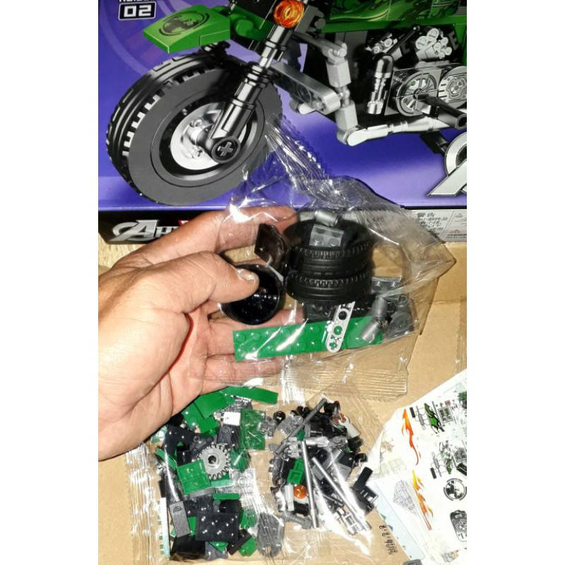 Lắp ráp 1 hộp Xe đua cực đẹp Lego-Xe môtô Bruce Green 887 hoặc FSTS 9209 có 260 chi tiết bằng nhựa rất đẹp