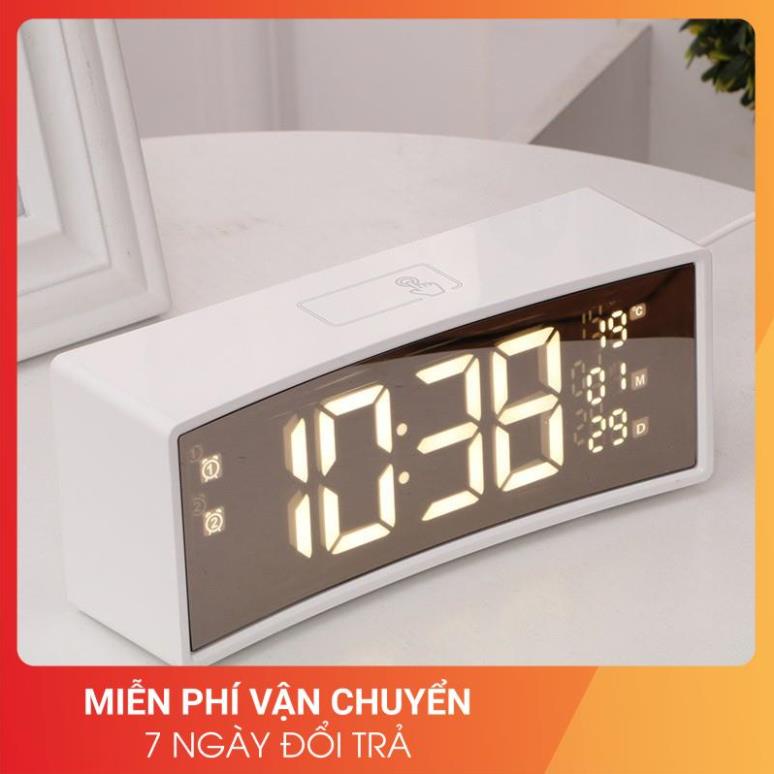 Đồng hồ TEAKA LED 3D màn hình gương cong để bàn hiện đại, tiện dụng với nhiều chức năng.