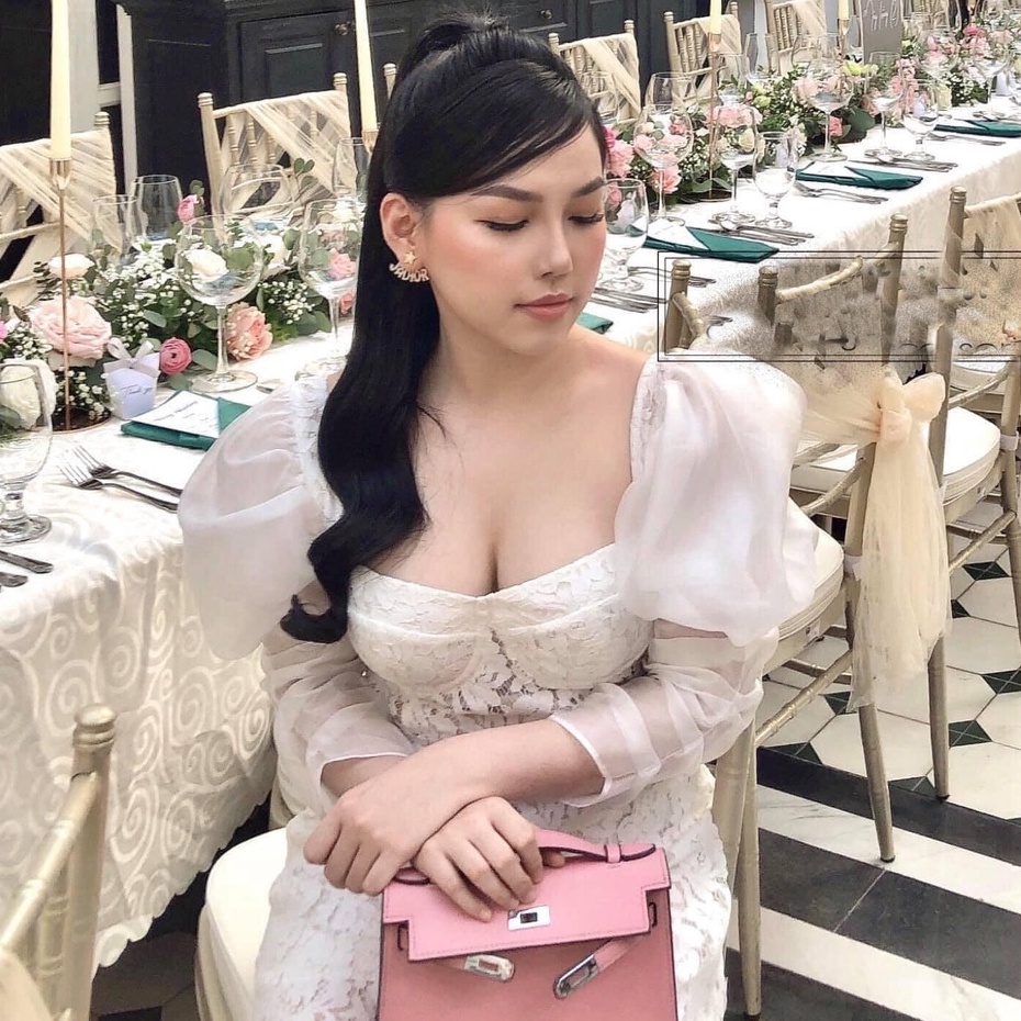 Khuyên tai ong chữ sang chảnh JD287