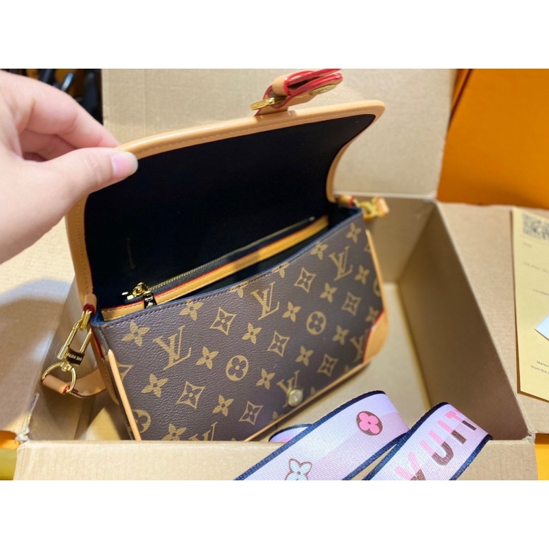 Túi xách nhữ Lv Diane 2022 box nam châm