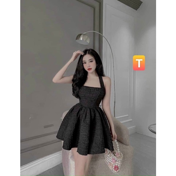 Đầm đi tiệc yếm xòe