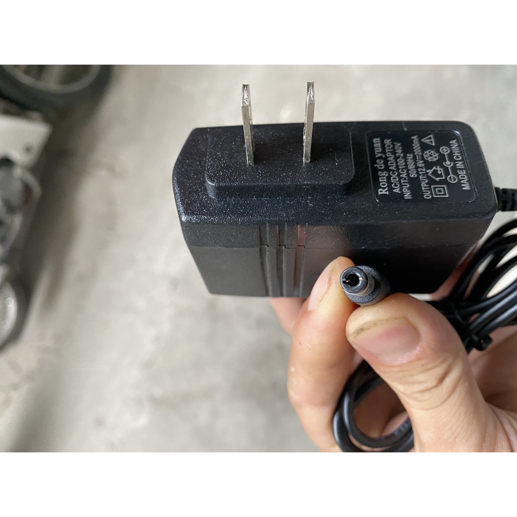 Cục sạc pin máy khoan cầm tay 12.6V-2000mA loại tự ngắt khi đầy