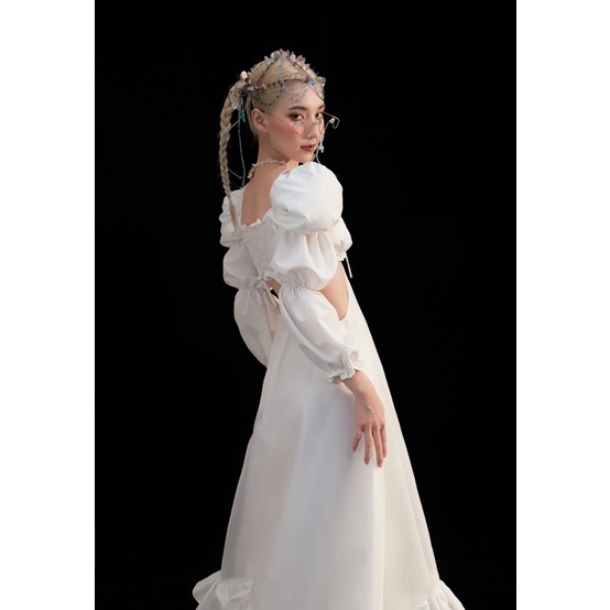 ĐẦM YÊU TINH ĐẤT - TRẮNG