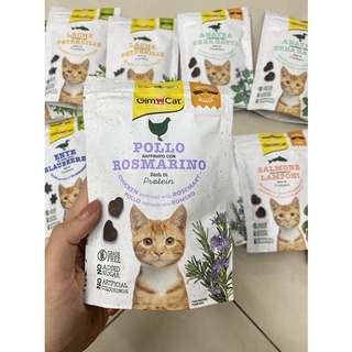 Snack cho mèo [ FreeShip ] Treat Gimcat Crunchy Chicken &amp; Rosemary 50g - Thịt gà và hương thảo dành cho mèo