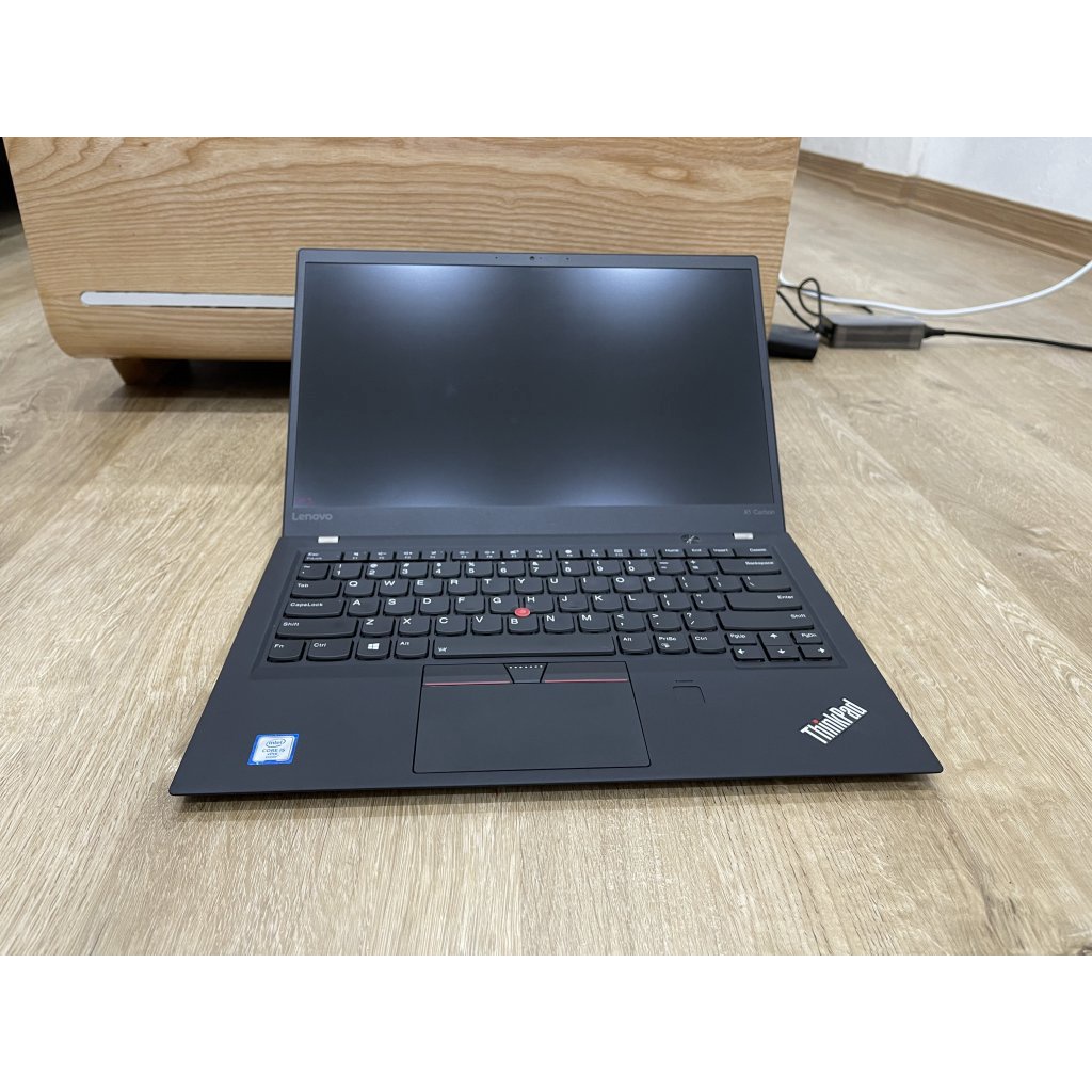 Thinkpad X1 Carbon Gen 5 - Like new