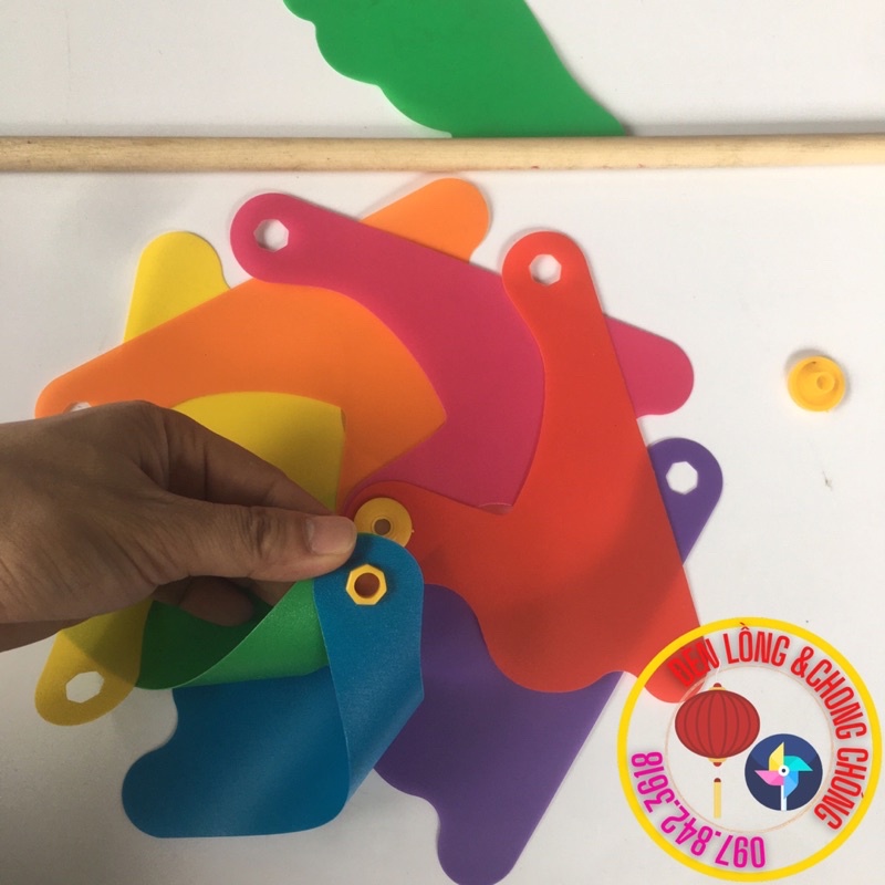 Chong chóng nhựa 7 cánh cán gỗ - chong chóng 7 màu cầu vồng - đồ chơi cho bé