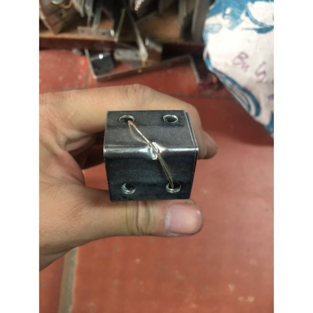 Ke góc vuông 4 lỗ