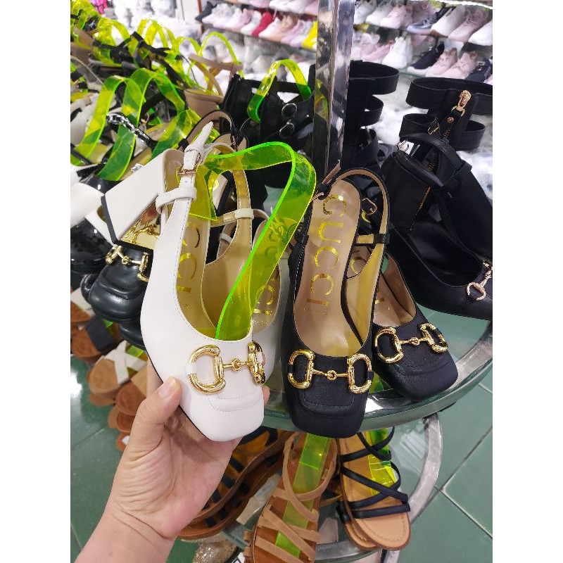 sandal quai xích bit mũi gc 2 màu đen trắng