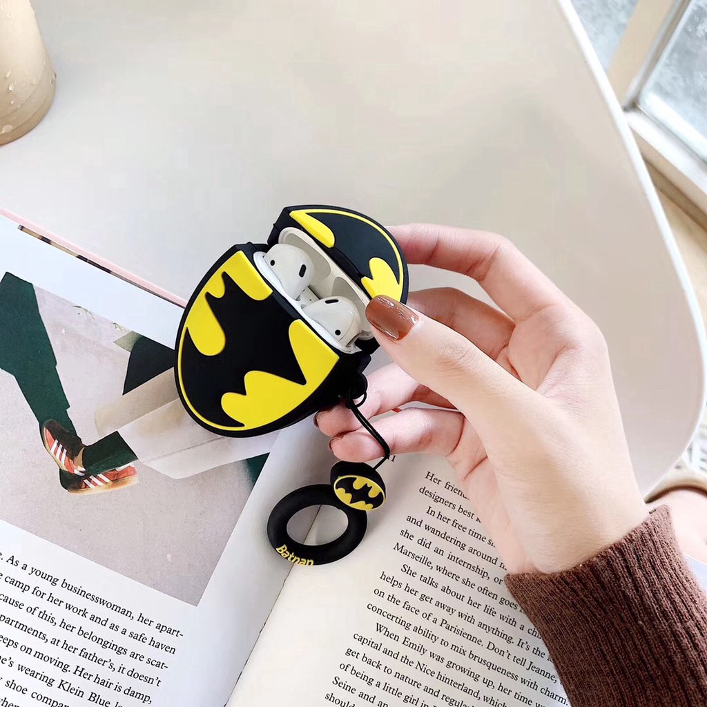 Vỏ bọc silicon bảo vệ hộp tai nghe in biểu tượng khiên của Captain America/Batman cho Apple Airpod 1 2