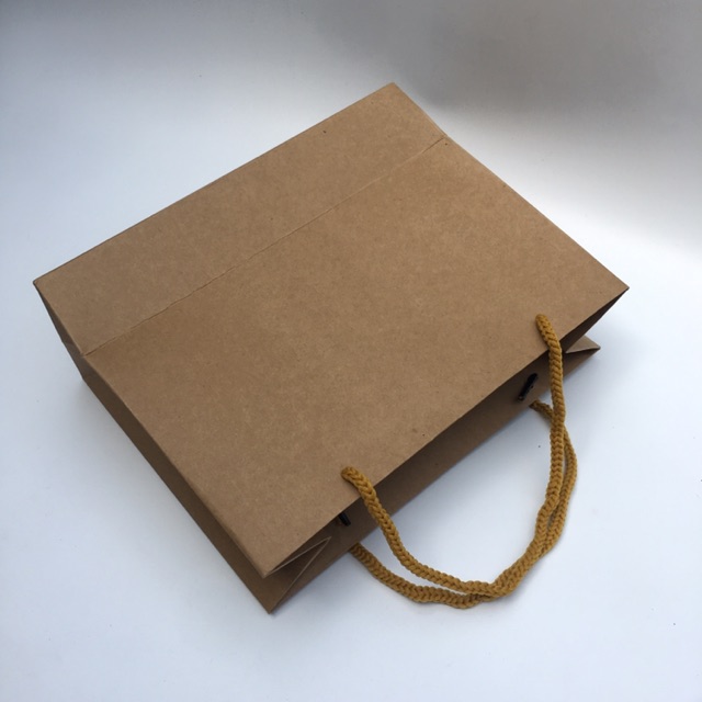 50 Túi giấy kraft nâu kích thước Ngang x Cao x Hông 23x9x18 cm đựng vừa khổ giấy A5. Túi ngang