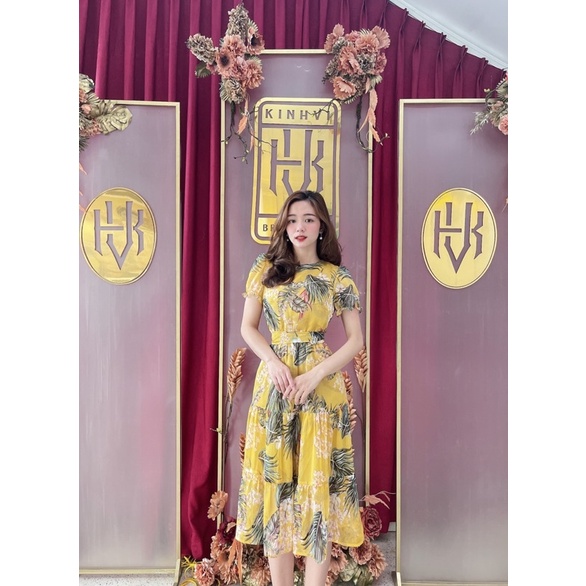 Váy đầm dáng xoè qua gối , đi dự tiệc , hoạ tiết hoa.