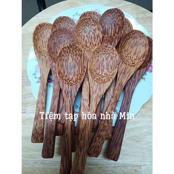 Thìa gỗ dừa Bến Tre màu nâu 16cm.