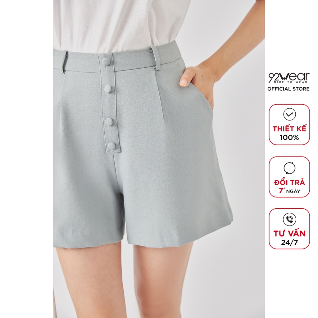 Quần short nữ phối cúc bọc 92WEAR, kiểu dáng trẻ trung, hiện đại, đủ size SBA1218