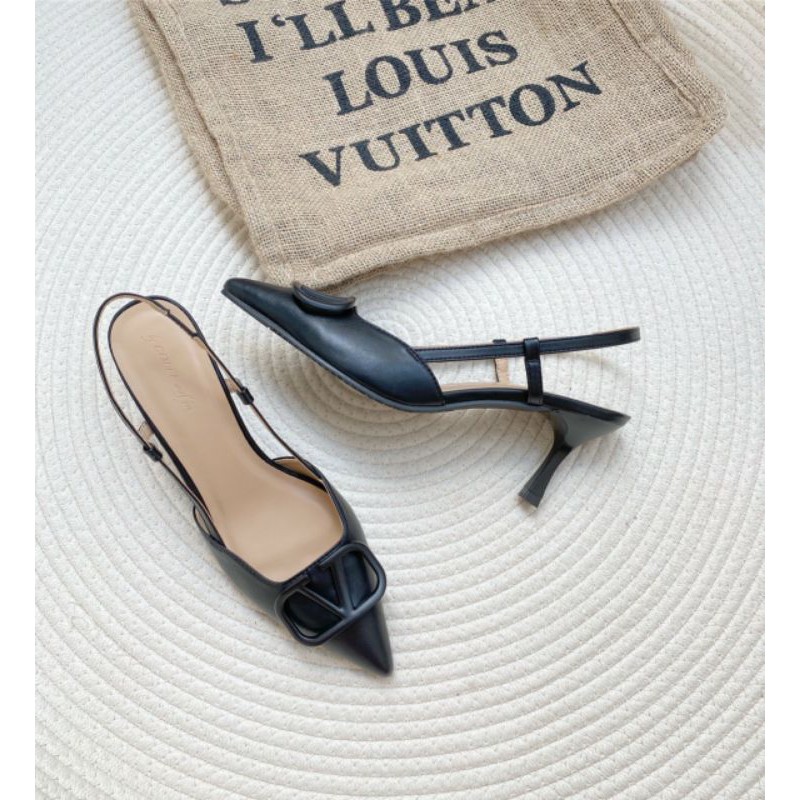 Giày slingback khóa V