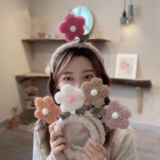 Cô gái mùa thu và mùa đông băng đô hoa dễ thương