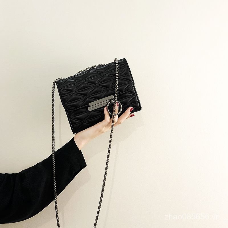 Túi đeo chéo mini có phối dây xích thời trang 2020 dành cho nữ