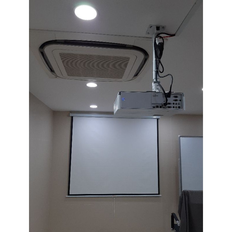 Màn chiếu kéo tay treo tường 100inch