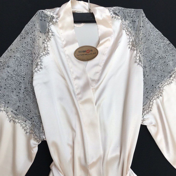 Áo choàng ngủ satin mềm mịn nhẹ size XS tương đương S | BigBuy360 - bigbuy360.vn