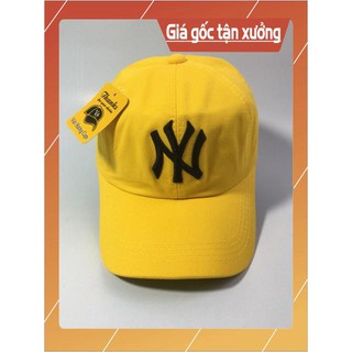 Mũ NY màu vàng đậm .