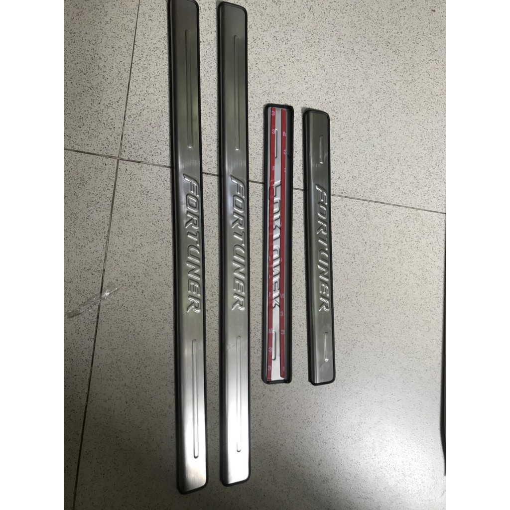 Bộ 4 ốp Bậc trong + 4 ốp bậc ngoài INOX xe Toyota Fortuner 2007-2015