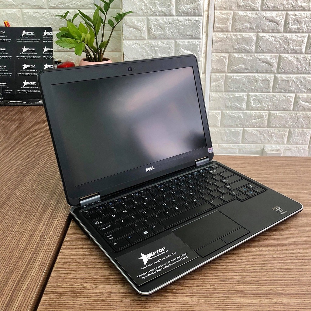 Laptop Dell Latitude e7240 Core i7 -4600M,Ram 4GB,SSD 128GB,12.5inch mỏng nhẹ