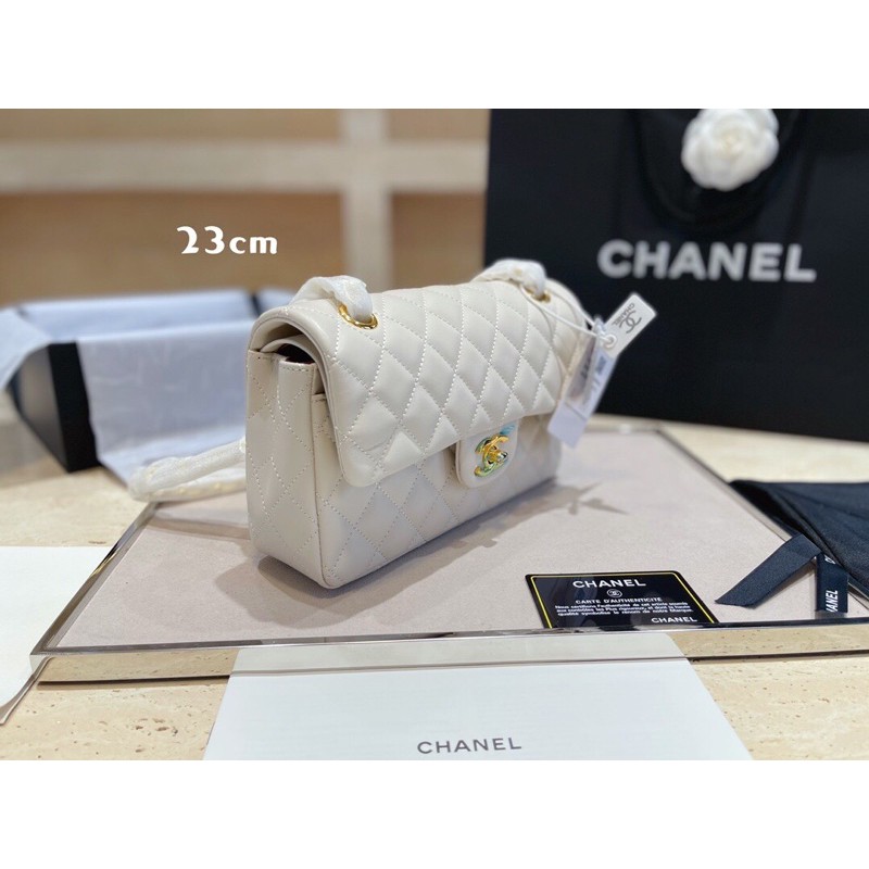 Túi xách Chanel màu trắng đen ghi size 23cm