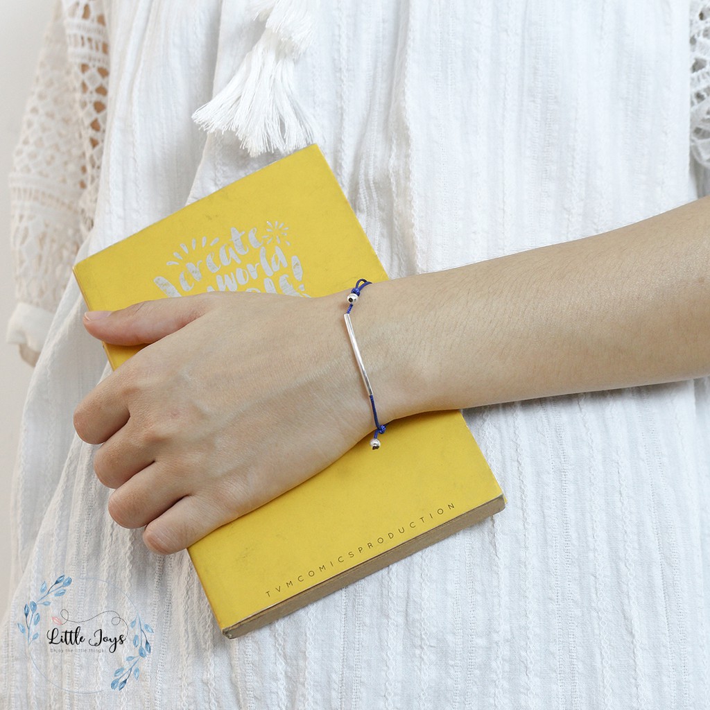 Vòng tay handmade sợi chỉ mảnh có tổng cộng 6 màu khác nhau