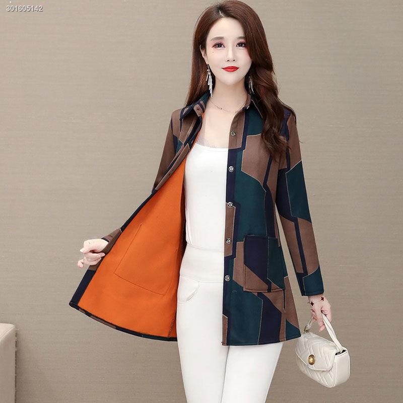 Áo khoác bằng vải nhung dày kẻ sọc thời trang thu đông cho phụ nữ trung niên 50 tuổi