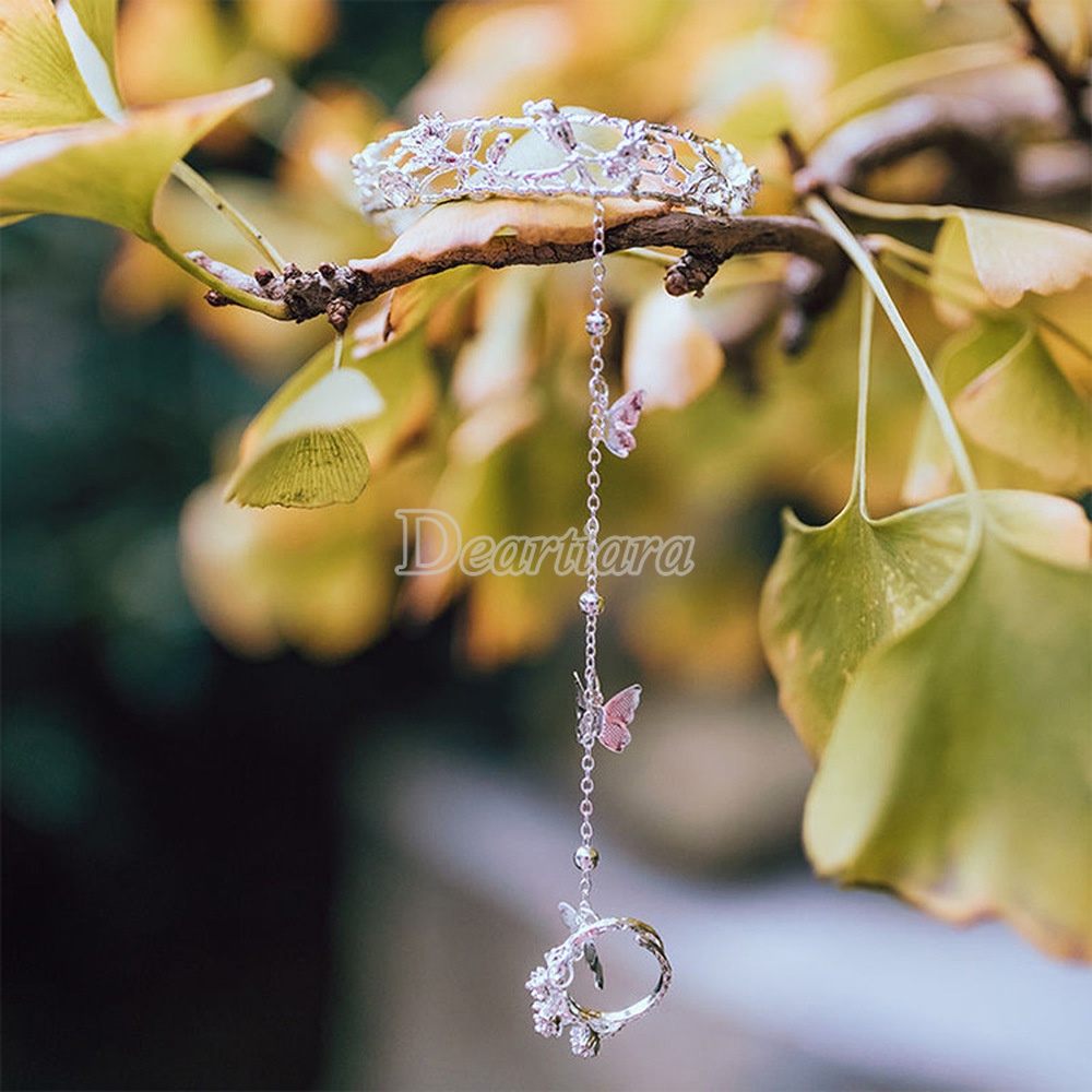 Vòng tay dạng hở gắn chuông thời trang