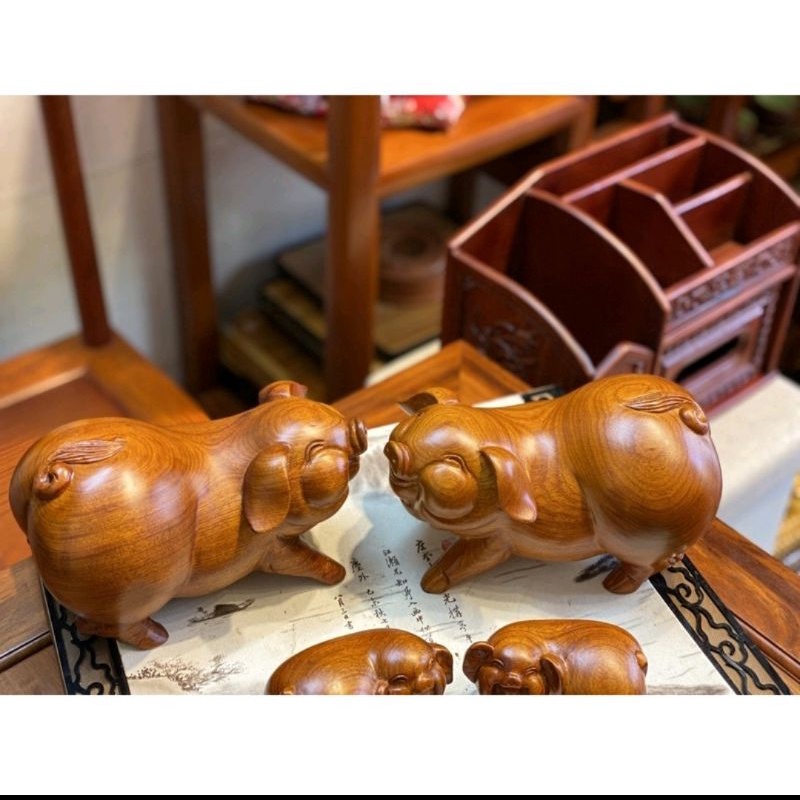 Tượng con lợn gỗ hương 20cm
