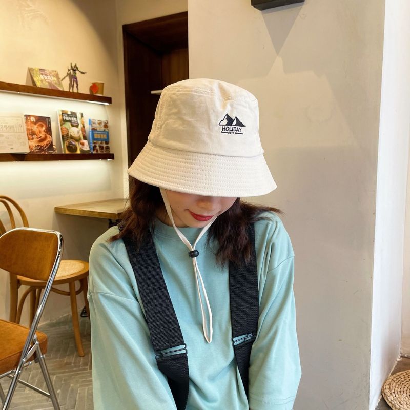 Mũ Tai Bèo Có Dây Thêu Chữ HOLIDAY (CÓ SẴN)