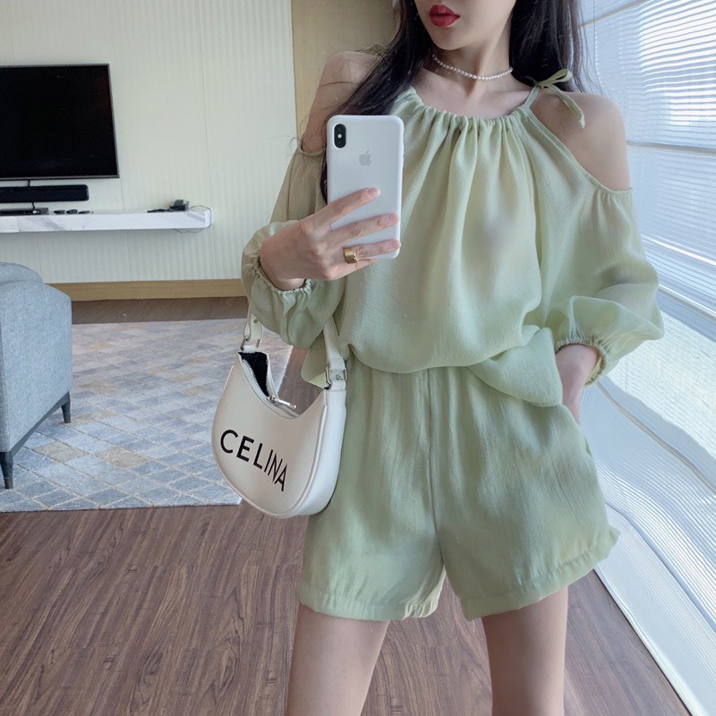 Bộ đũi áo tay phồng trễ vai thiết kế xếp ly kết hợp quần đùi mùa hè cho nữ | BigBuy360 - bigbuy360.vn