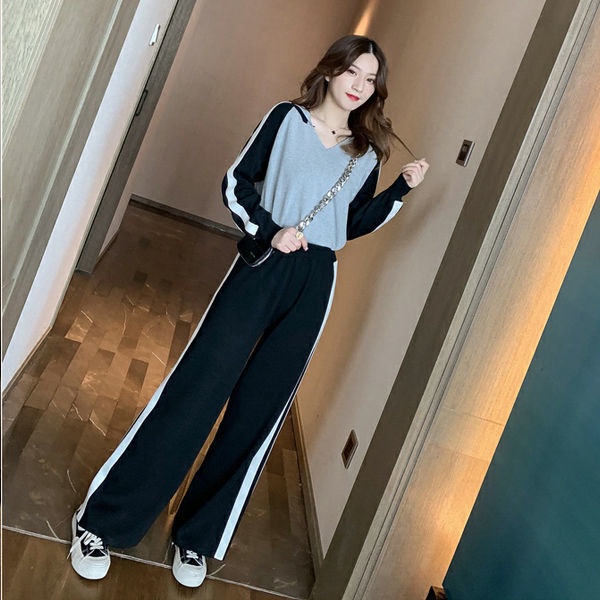 Set áo hoodie cổ chữ V + quần ống rộng phong cách thể thao thời trang mùa thu 2021