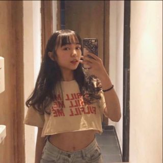 Áo croptop form rộng xinh xắn