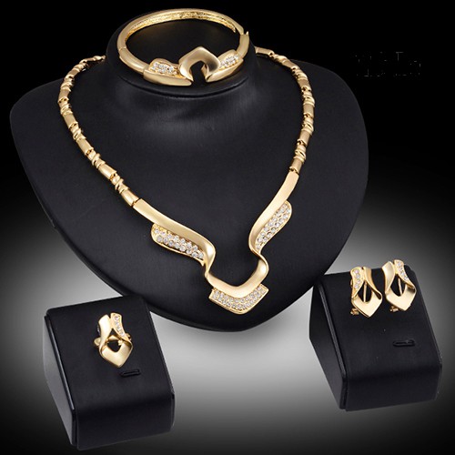 Bộ Trang Sức Hợp Kim Mạ Vàng Kiểu Dáng Thời Trang Cho Nữ