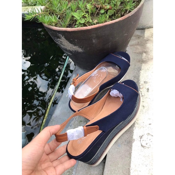 Giày đế xuồng hở mũi 9cm đủ 5màu