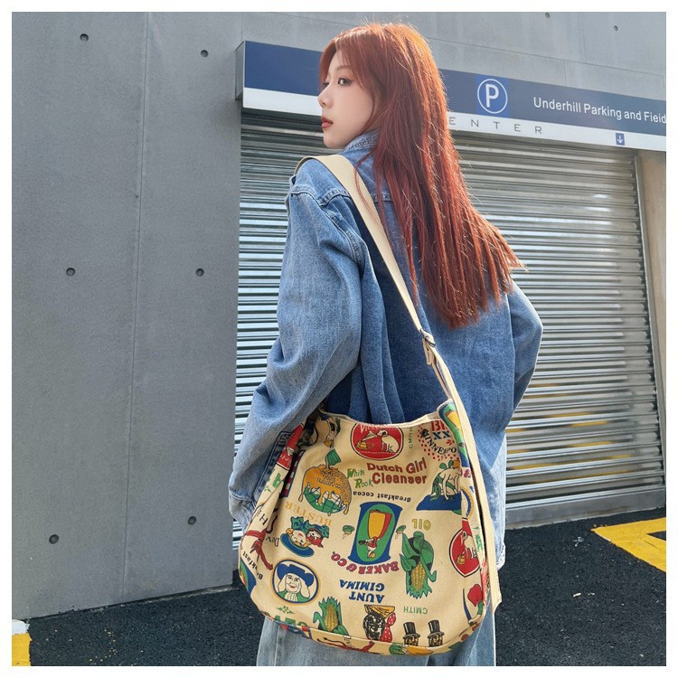 Túi Đeo Vai Bằng Vải Bố Sức Chứa Lớn Họa Tiết graffiti Phong Cách retro Mới Dành Cho Nữ Sinh