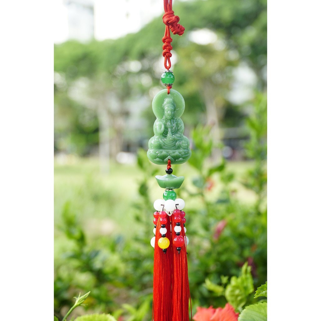 Khánh treo xe ô tô quan âm bồ tát ngọc bội xanh hạt ngọc chuỗi đỏ bình an tài lộc